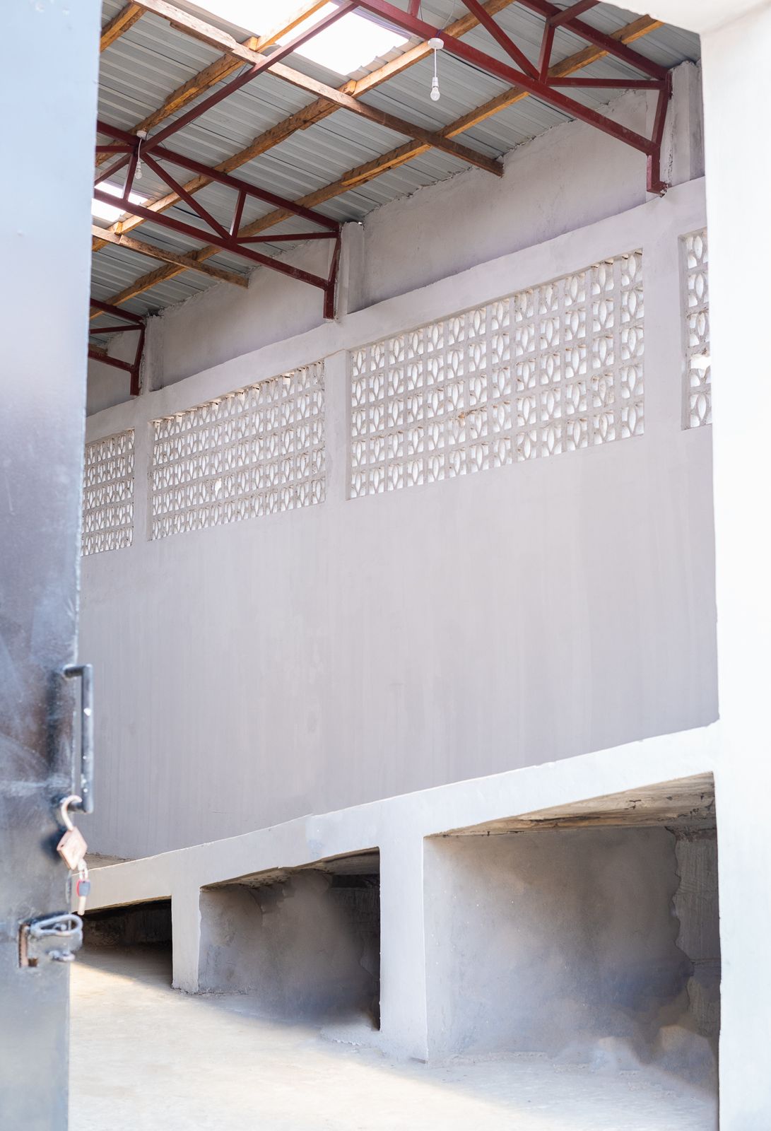 Raised loading platform inside the main hall